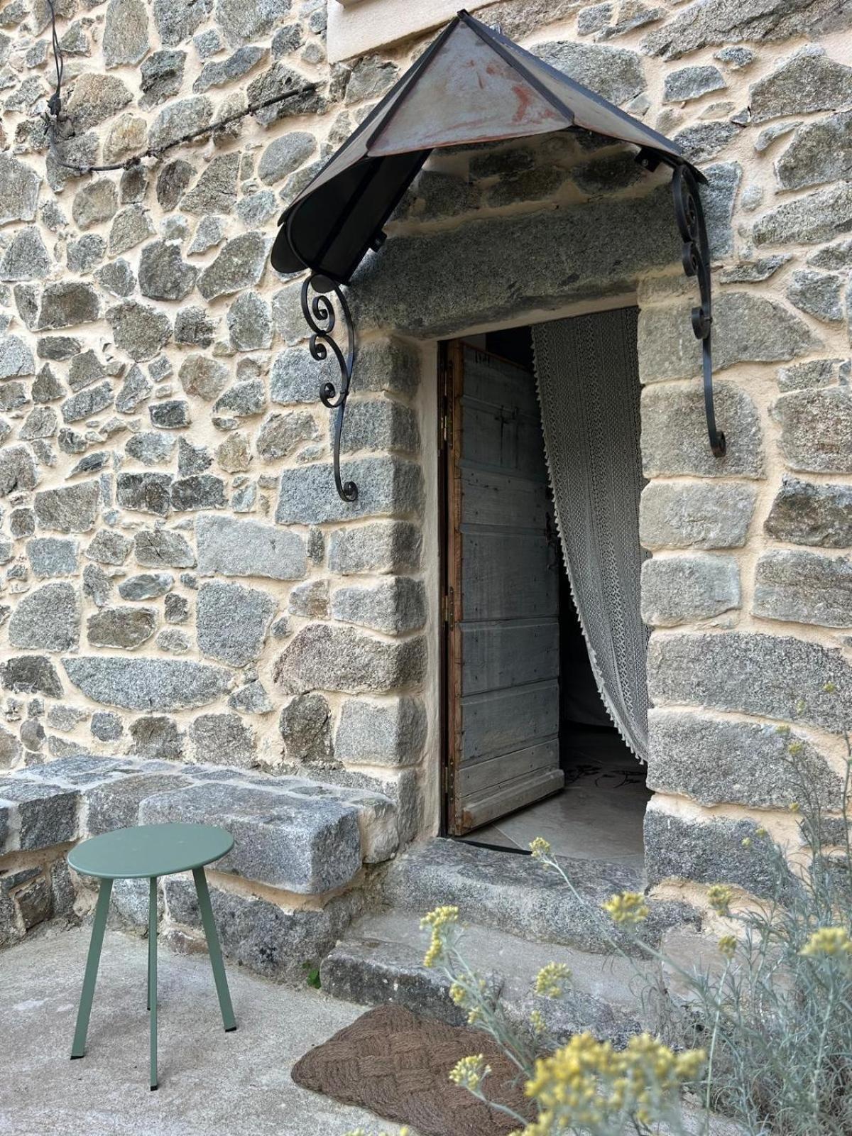 Maisonnette Typique De Village Ferienhaus